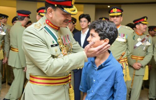 جی ایچ کیو میں فوجی اعزازات کی تقریب، شہدا کے اہل خانہ اور غازیوں کو خراج تحسین