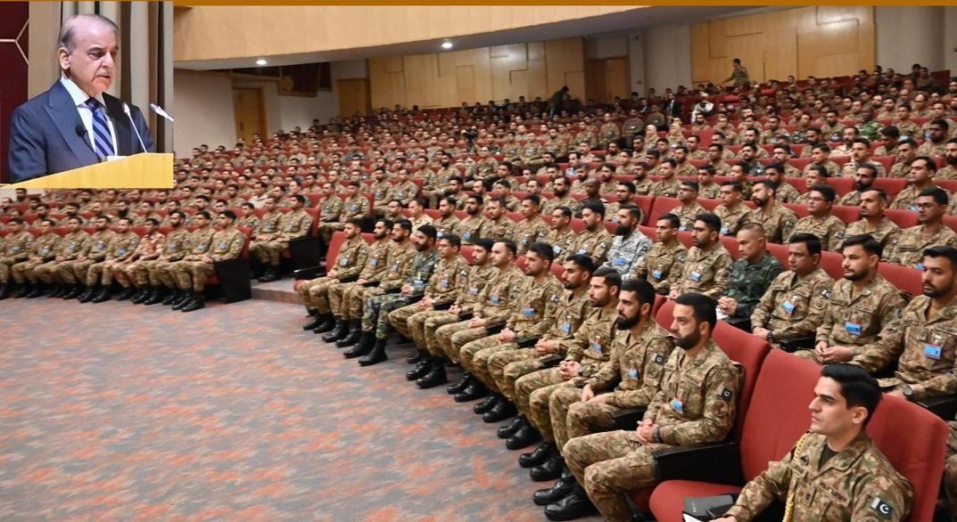 وزیراعظم محمد شہباز شریف کا کمانڈ اینڈ سٹاف کالج کوئٹہ کا دورہ، ہر قسم کی مہم جوئی کے خلاف پاکستان کے خودمختاری اور علاقائی سالمیت کے دفاع کے عزم کا اعادہ
