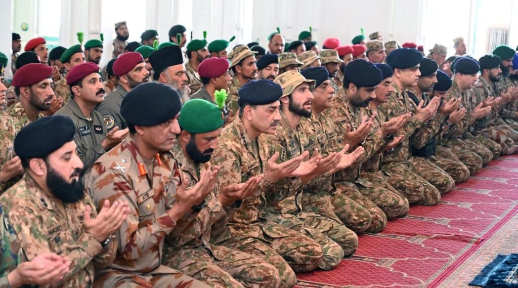 عید الاضحیٰ پر فیلڈ مارشل سید عاصم منیر کا ژوب دورہ، فرنٹ لائن جوانوں کے ساتھ نمازِ عید ادا کی
