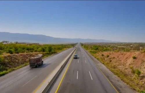 موٹروے پولیس کا اہم اقدام، گاڑیوں میں فائر ایکسٹنگویشر نصب کرنا لازمی قرار