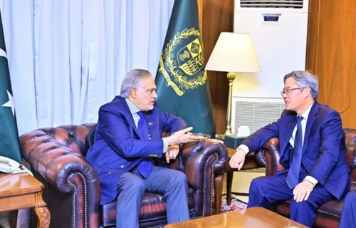 اسحاق ڈار اور چینی سفیر کی ملاقات: علاقائی امن اور تعلقات پر گفتگو