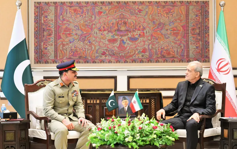 آرمی چیف جنرل عاصم منیر کی ایران کے صدر سے علاقائی امن پر بات چیت