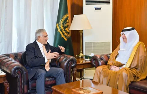 اسحاق ڈار اور سعودی سفیر کی ملاقات: علاقائی امن کے لیے مشترکہ کوششوں کا اعادہ