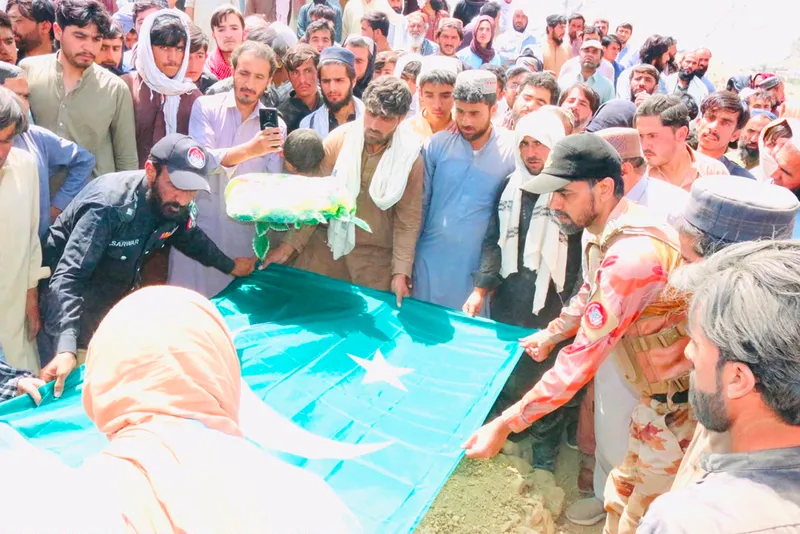 زیارت میں شہدا کی قربانیاں رائیگاں نہیں جائیں گی، ایف سی کمانڈرز (تصویر 4)
