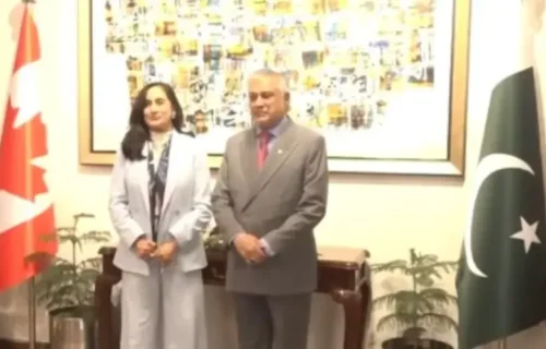 اسحاق ڈار اور کینیڈا کی وزیر خارجہ انیتا آنند کے مذاکرات