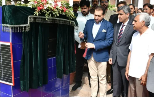 وزیرِ زراعت سید محمد عاشق حسین کرمانی نے سولرائزیشن کا افتتاح کیا