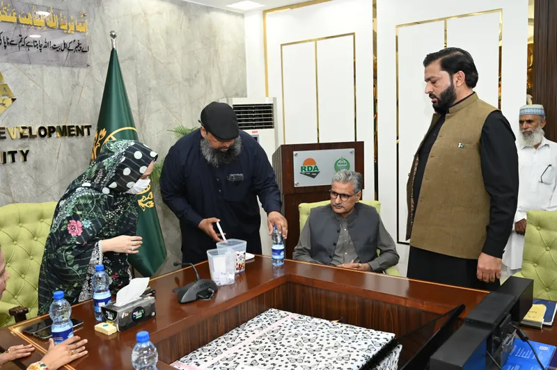 راولپنڈی ڈویلپمنٹ اتھارٹی میں حج 2027ء کے لیے قرعہ اندازی (تصویر 2)