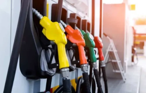 اوگرا کی جانب سے پٹرولیم مصنوعات کی نئی قیمتوں کا اعلان، معمولی کمی کر دی