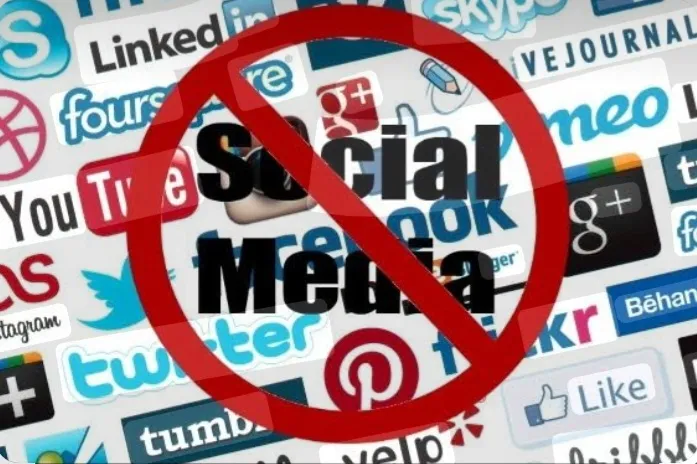 فرانس 15 سال سے کم عمر بچوں کیلئے سوشل میڈیا پر پابندی لگانے والا پہلا یورپی ملک