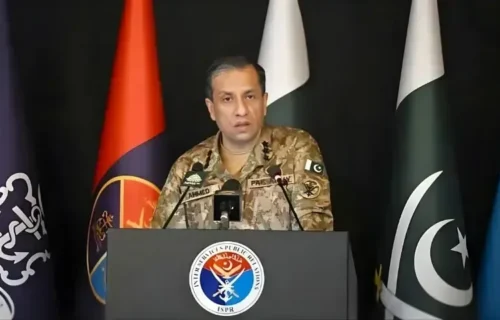 دہشت گردوں سے کوئی مذاکرات نہیں، انہیں ہتھیار ڈالنا ہوں گے، نئے صوبوں کا فیصلہ ہم نے نہیں، عوام نے کرنا ہے: ڈی جی آئی ایس پی آر