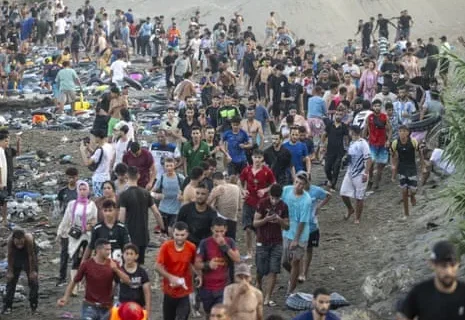 فیک نیوز/افواہ نے سرحدیں ہلا دیں، ہزاروں افراد یورپ میں داخل ہونے نکل کھڑے