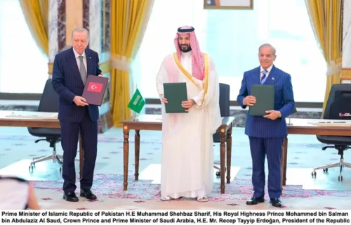 سعودی عرب، ترکیہ اور پاکستان نے مکہ مشترکہ دفاعی معاہدے پر دستخط کر دئیے