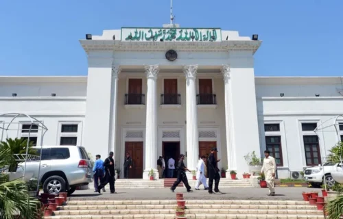 کے پی کے بعض اضلاع کو وفاق میں ملا کر نیا صوبہ بنانے کی تجویز کے خلاف اسمبلی میں قرارداد منظور