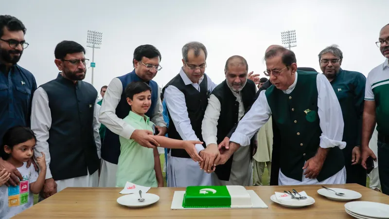 یوم آزادی کے موقع پر پی سی بی کی پروقار تقریب، قذافی اسٹیڈیم لاہور میں پرچم کشائی (تصویر 1)