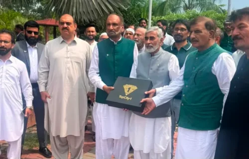 ٹاپ سٹی ون میں جشن آزادی کے موقع پر پرچم کشائی کی پروقار تقریب