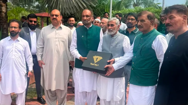 ٹاپ سٹی ون میں جشن آزادی کے موقع پر پرچم کشائی کی پروقار تقریب