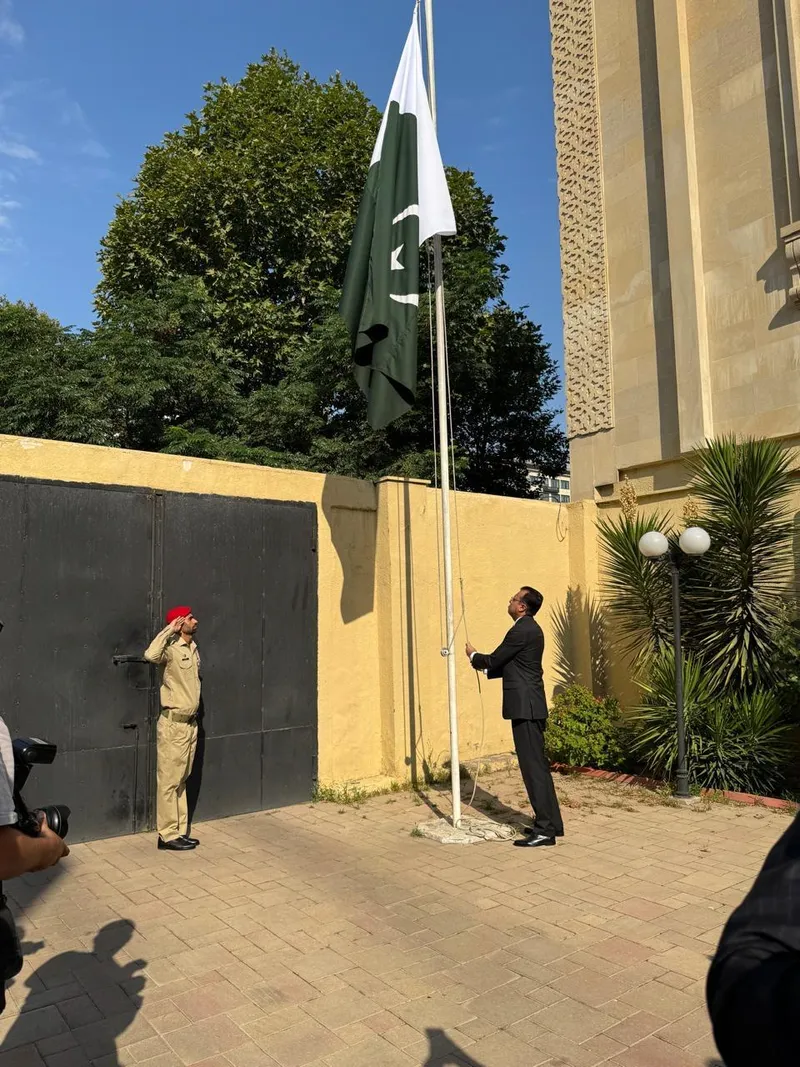 باکو میں پاکستانی سفارتخانے میں یوم آزادی کی تقریب (تصویر 2)