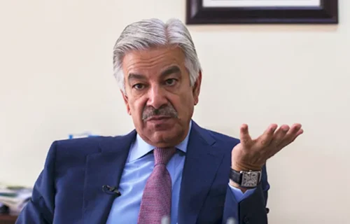 بیوروکریٹس ملک کے اصل اور دائمی حکمران، ان کی لوٹ مار اور نااہلیت کا احتساب کبھی نہیں ہوا، خواجہ آصف
