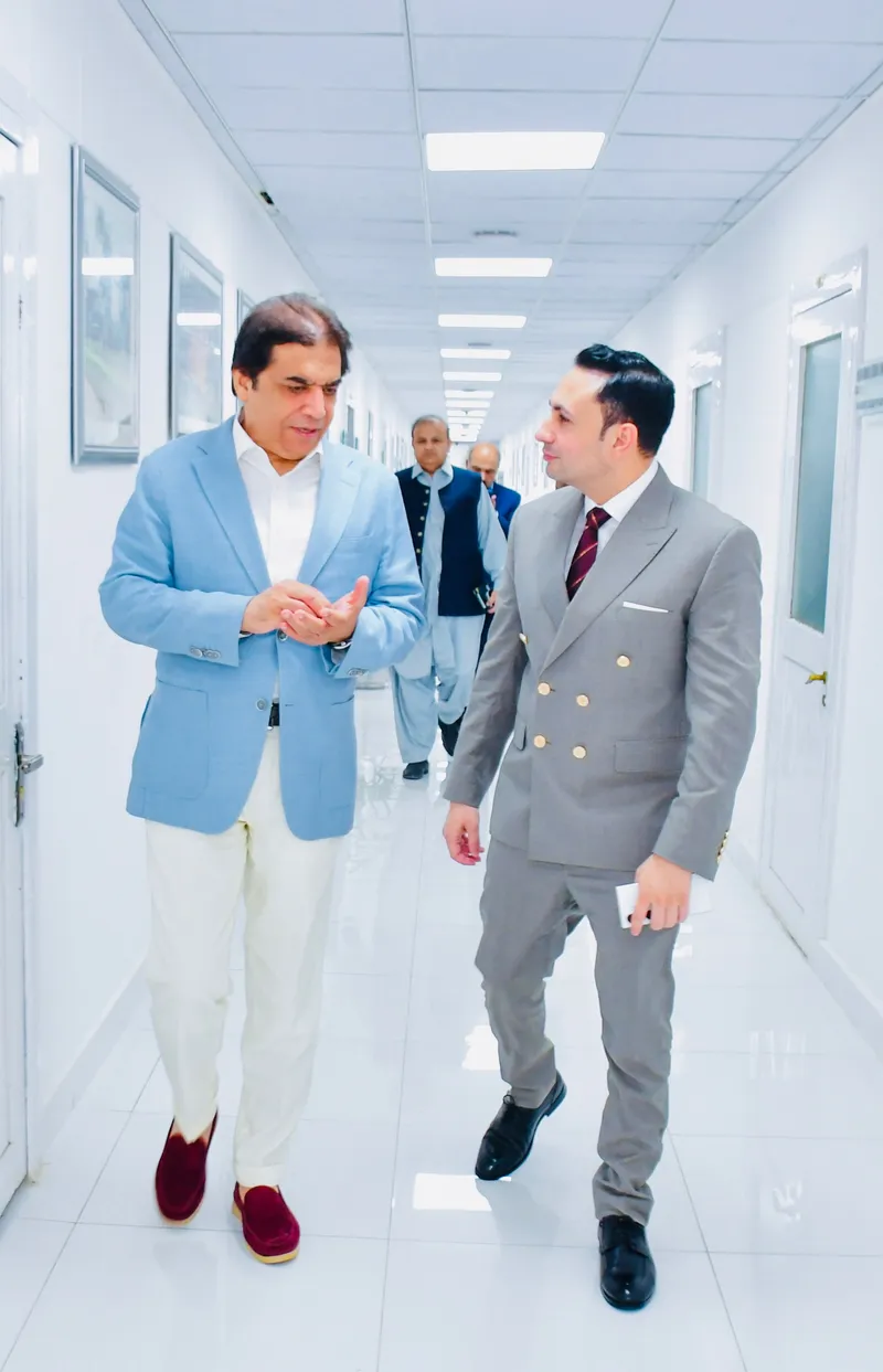 محمد حنیف عباسی اور سردار یاسر الیاس خان کی ملاقات، سیاحت پر تبادلہ خیال (تصویر 2)