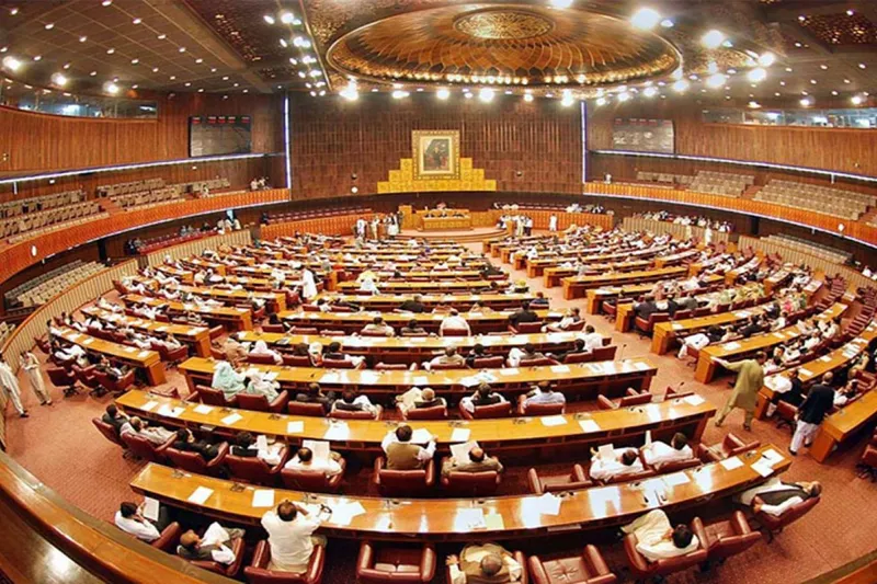 قومی اسمبلی نے چیف آف ڈیفینس فورسز اور ایٹمی کمانڈ سے متعلق دو بل منظور کر لیے، اپوزیشن کا واک آؤٹ
