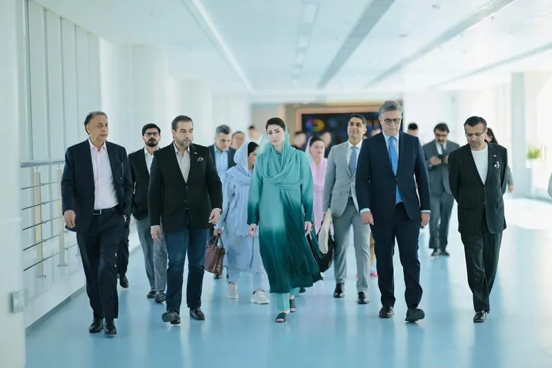 وزیراعلیٰ پنجاب مریم نواز شریف کا چین کی معروف ٹائرن وزڈم ڈیری کمپنی کا دورہ (تصویر 3)