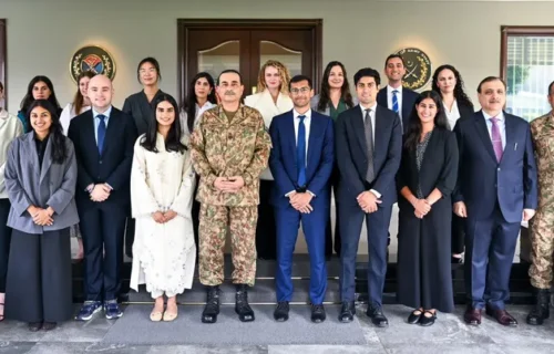 آرمی چیف کی ہارورڈ بزنس اسکول کے طلبہ سے ملاقات، تعلیم، ہنرمندی اور حقائق پر مبنی تجزیے کی اہمیت پر زور