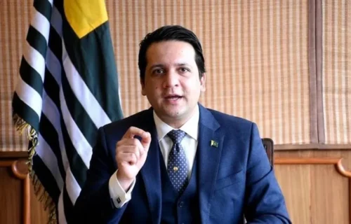 بیرسٹر افتخار گیلانی آزاد کشمیر کے 17ویں وزیراعظم منتخب، 30 ووٹ حاصل کرلئے