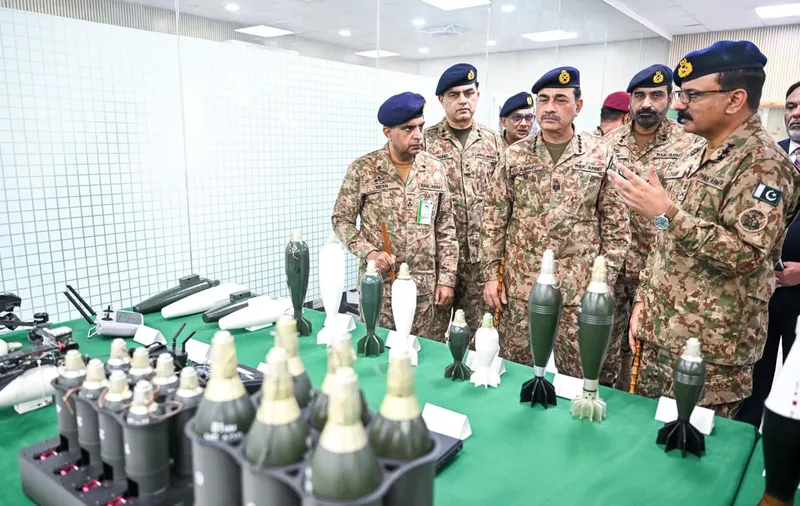 فیلڈ مارشل عاصم منیر کا پاکستان آرڈیننس فیکٹری واہ کا دورہ (تصویر 2)