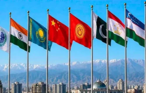 وزیراعظم شہباز شریف کرغزستان کے دارالحکومت بشکیک پہنچ گئے