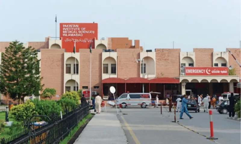 پمز میں بڑے پیمانے پر انتظامی و طبی افسران کو اضافی چارجز تفویض، نوٹیفکیشن جاری