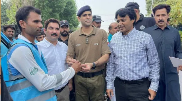 سی پی او گوجرانوالہ کا واسا ہیڈ آفس کا دورہ، ڈیفالٹرز کے خلاف فوری مقدمات درج کرنے کی ہدایت (تصویر 1)