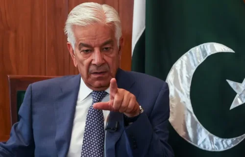 خواجہ آصف کا بیوروکریسی پر ایک بار پھر وار، احتساب سے محفوظ اور ناقابلِ گرفت، مسائل کے ذمہ دار قرار دے دیا