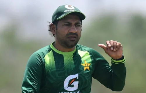 پاکستان کرکٹ بورڈ کا بڑا ایکشن، سرفراز احمد ہیڈ کوچ کے عہدے سے فارغ، 7 کھلاڑی وطن واپس طلب