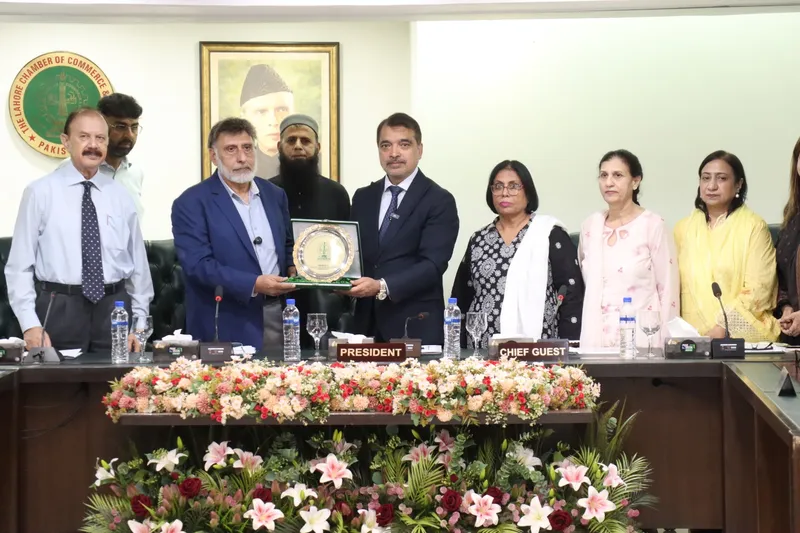 نوجوانوں کو بااختیار بنا کر پاکستان کی معاشی صلاحیت اجاگر کریں (تصویر 2)