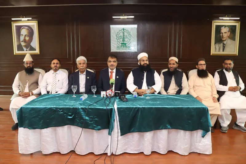 لاہور چیمبر میں سیرت النبی صلّی اللہ علیہ وسلم پر کتب نمائش (تصویر 5)