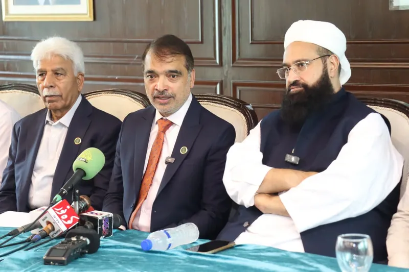 لاہور چیمبر میں سیرت النبی صلّی اللہ علیہ وسلم پر کتب نمائش (تصویر 7)