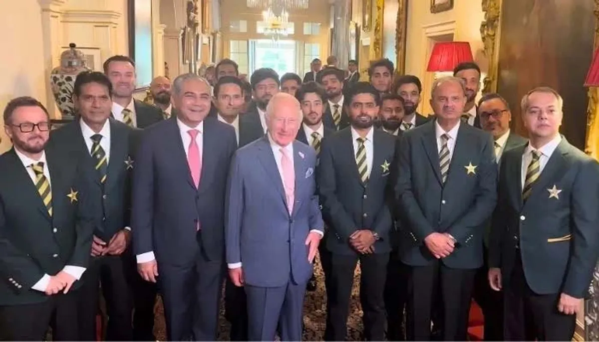 شاہ چارلس سے پاکستانی کرکٹ ٹیم کی ملاقات، پاکستان کی امن کوششوں کو سراہا گیا