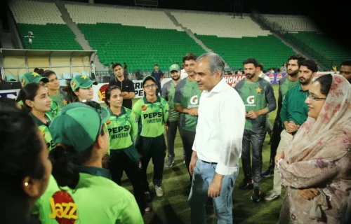 چیئرمین پی سی بی محسن نقوی کی قومی ویمن کرکٹ ٹیم سے ملاقات، کھلاڑیوں کا حوصلہ بڑھایا