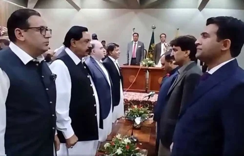 آزاد کشمیر کی نئی 8 رکنی کابینہ نے حلف اٹھا لیا، حکومت سازی کا اہم مرحلہ مکمل