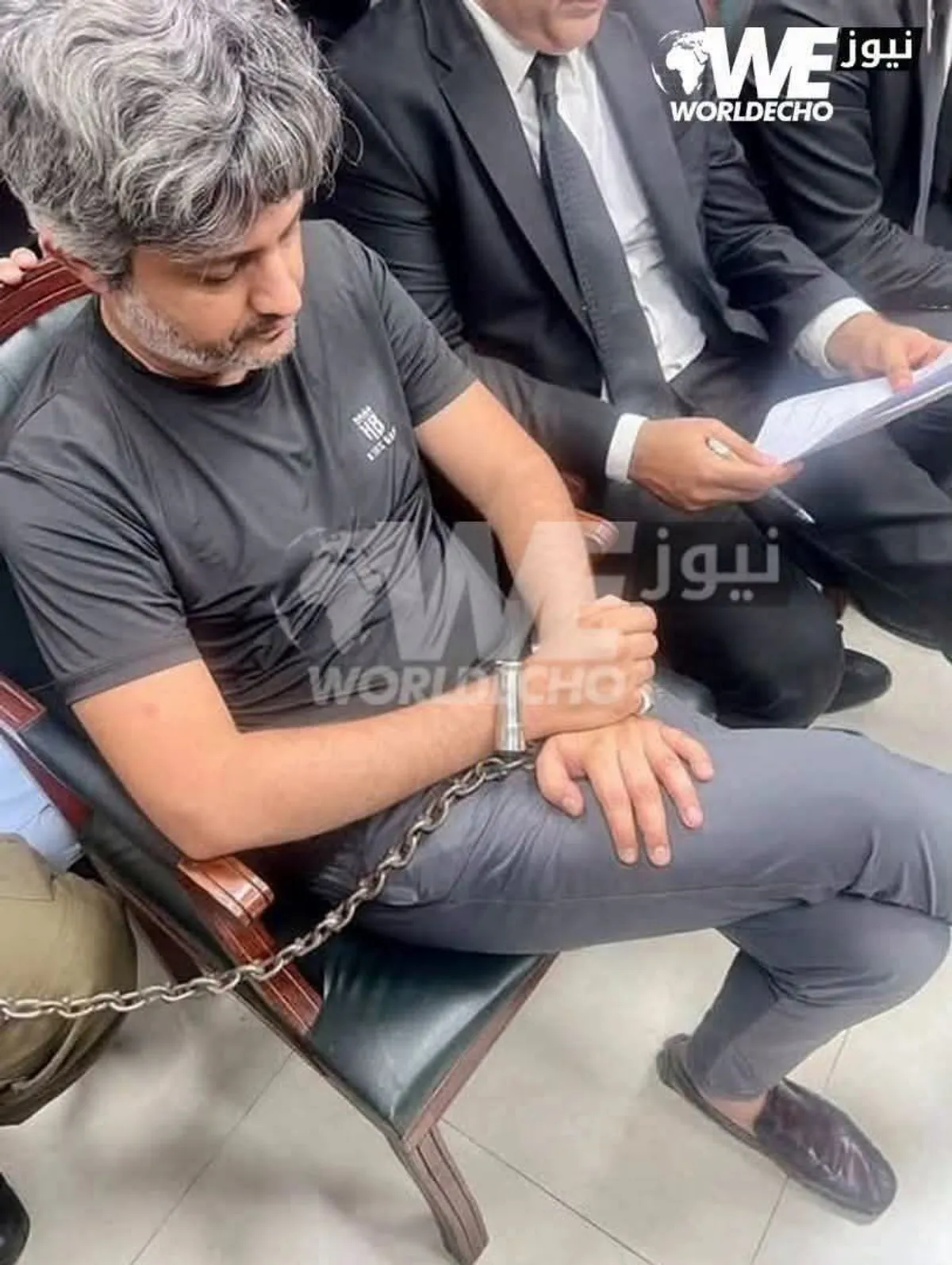 ہتھکڑیوں میں حماد اظہر کی تصویر وائرل، لاہور کے طاقتور سیاسی خاندان کے سپوت کا نیا منظرنامہ