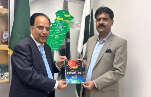 معروف مصنف عمران ملک کی ڈی جی ریجنل سروسز علامہ اقبال اوپن یونیورسٹی سے ملاقات، تعلیمی نظام پر تبادلہ خیال