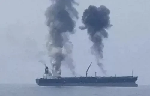 خلیج میں تیل بردار جہاز پر حملہ، سمندر میں تیل پھیل گیا، یو اے ای کے متعدد ساحل بند، ماحولیاتی بحران کا خدشہ