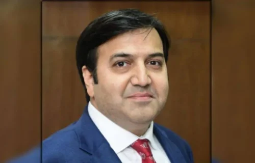 معاشی بہتری کے لیے بیرونی قرضوں پر انحصار کم کرکے برآمدات میں اضافے کی حکمت عملی اپنانا ہوگی، میاں کاشف اشفاق